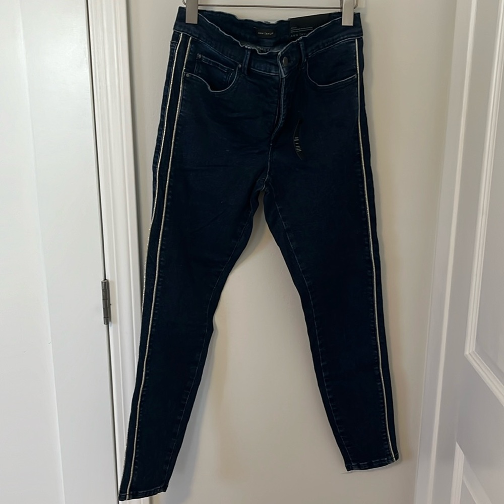 Ann Taylor THE SKINNY dark wash denim with gold detail on sides in size 6